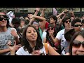 El primer Experimento MP3 realizado en México por FlashMob México, con la colaboración de ImprovEverywhere. 2500 personas bajaron el mismo archivo MP3 de nuestra página de internet, el domingo 11 de Septiembre de 2011 exactamente a las 12:00 pm todos presionaron PLAY... Esto fue lo que sucedió. Registrate como agente en www.fmmexico.com http www.facebook.com