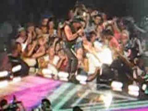 Tim McGraw notices his ring missing ...