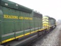 reading and northern sd40 2s shift and kick cars
