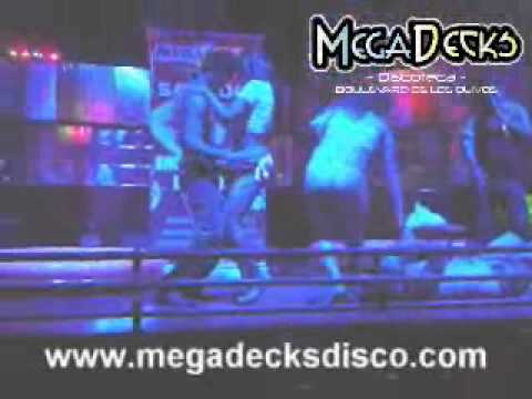 SHOW DE POLITOS MOJADOS EN DISCOTECA MEGA DECKS DEL BOULEVARD DE LOS OLIVOS