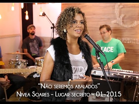 Nívea Soares 