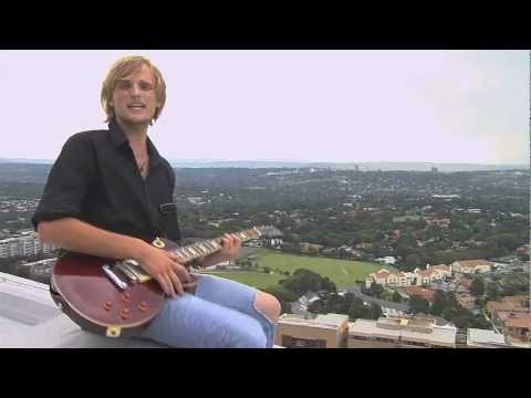 Armand Hofmeyr – SMS (AMPTELIKE MUSIEK VIDEO)