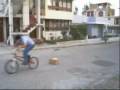 Rey AGU saltando