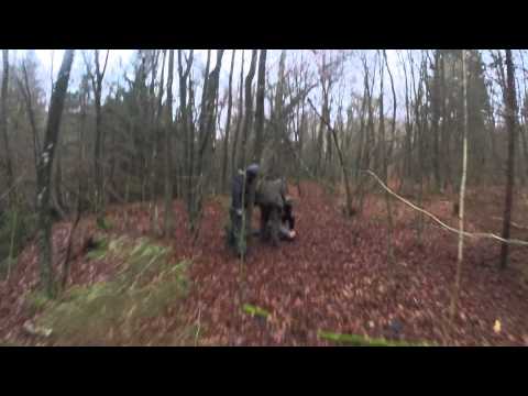 „Dawaj ch*ja na ziemię!” Kilku kolesi ściga kłusownika w polskim lesie!