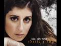 קארין בוזגלו - שחור ולבן