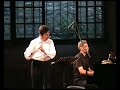 Bu memleketin yetiştirdiği en iyi flüt sanatçılarından olan Bülent Evcil, Astor Piazzolla'nın Oblivion'unu yorumluyor. Bir opera salonunda bir string quartet ve Evcil Bey'den dinlendiğinde kalbinizde anlaşılmaz bi sıkışma ve hüzün yarattığı tarafımdan test edilmiştir. Lütfen buyrun...   http://www.youtube.com/watch?v=PJDJ-BHBqtQ&feature=related