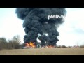Inferno auf der Autobahn A 61 , ein Tanklastwagen explodiert, dabei verbrennen zwei weitere LKW
