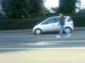 totlach zu fuß auf der straße unterwegs totlach zu fuß auf der straße unterwegs