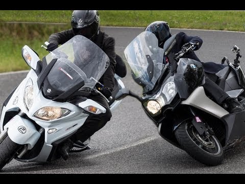 Aprilia SRV 850 vs Yamaha T Max 530 Vergleichstest Aprilia SRV 850 vs Yamaha T Max 530 Vergleichstest
