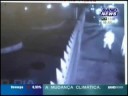 C�meras registram momento dos tiros contra o carro no RJ