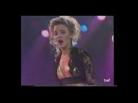 locomotion - Kylie Minogue sings The locomotion in spanish programa Rockopop. She looks sooooo young.