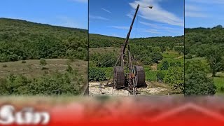 CATAPULT / TREBUCHET biggest trebuchet in the world castle - Ukraine Vs Russia