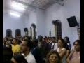 Comunidade cantando EI MAM�E ABRA�A EU...