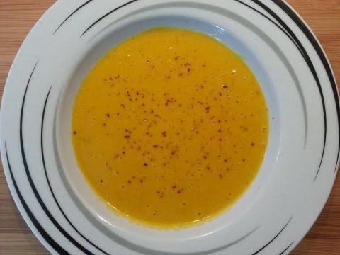 Thermifee - Rezept für die köstliche Kürbissuppe: 1 Zwiebel 5 Sekunden Stufe 5 zerkleinern. 20 g Öl 3 Minuten/Varoma/Stufe 2 dünsten 500 g Kürbis in Stücken 1 walnussgro...