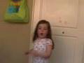 Josefina bailando y cantando High School Musical
