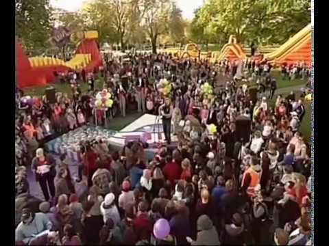 craigsmithkiwi - Craig Smith plays Wonkey Donkey to a packed out crowd filmed for What Now. Complete with real life Donkey!