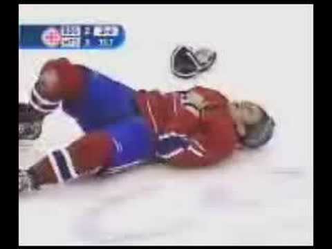 Mike Ribeiro diving, pretending to ...