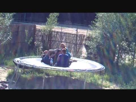 4 bekloppte 1 trampolin...kann das gut gehn?! :D