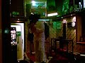 Elvis treedt op in Cheers