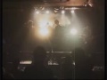 この晴れた空の下で