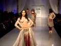 Saif and Kareena at the ramp for Manish Malhotra's HDIL INDIA Fashion Show