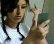 Valeria maquillandose