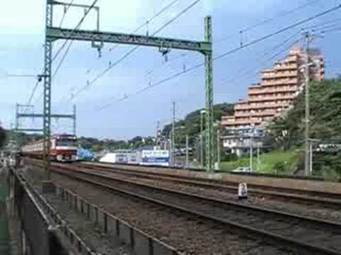 京急2100形2109編成と新1000形1009編成通過