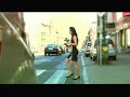 Film o negatywnych zachowaniach kierowców na pasach dla pieszych.