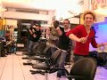 Mani nei capelli