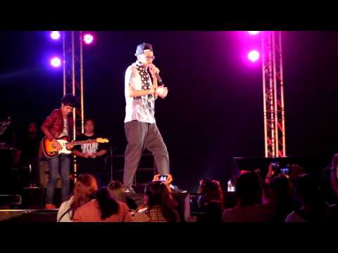 ธนนท์ - the Voice concert in Chiang Mai.