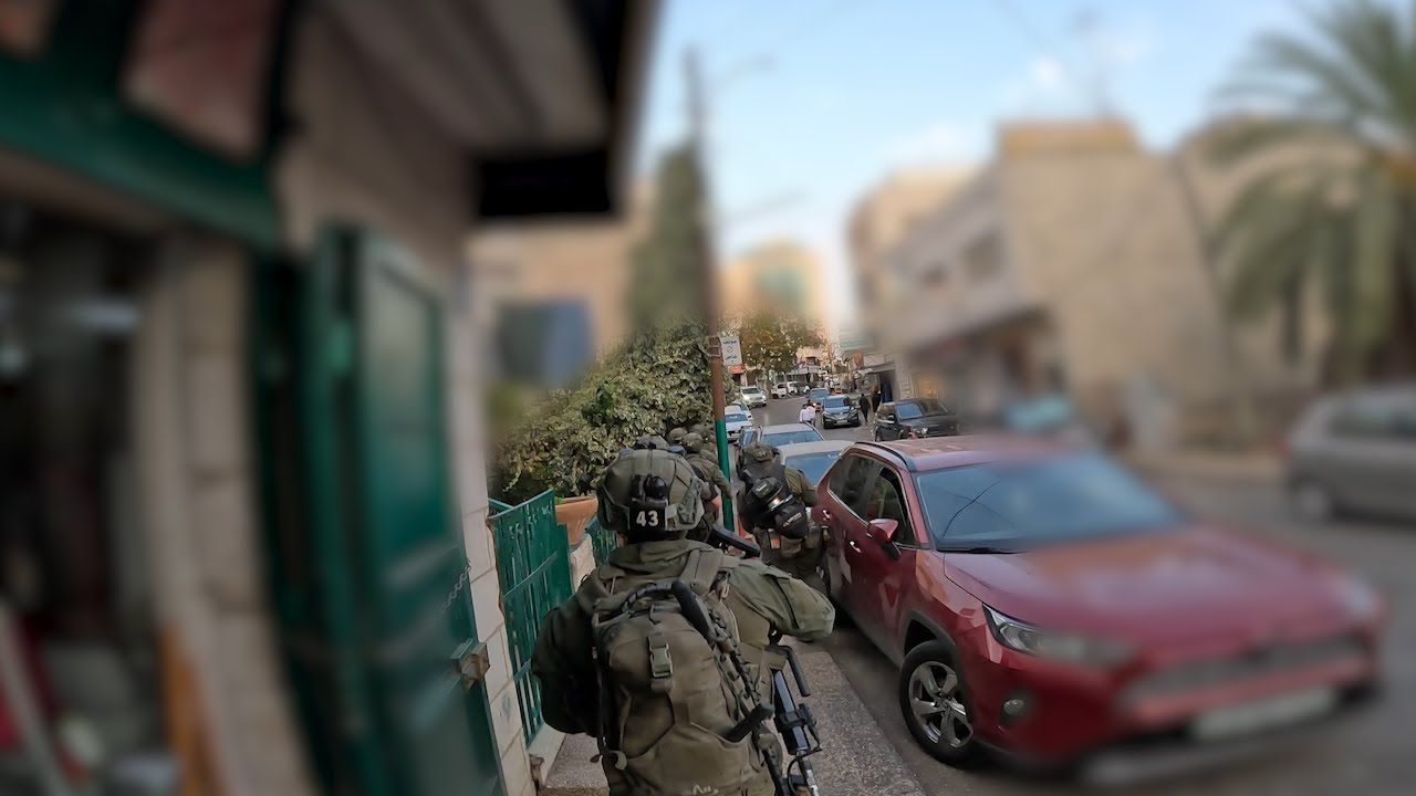 מסתערבי המשטרה עוצרים פעיל טרור בלב רמאללה