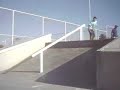 Miguel Mirelis FS 50-50 na base descendo o corrim�o da pista
