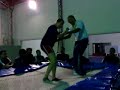 Alunos do 3c3 na aula de ginástica artística, aparelho trampolim