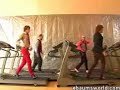 apres un dj dorothe dans un bal indou le voici dans une chore de tapis roulent