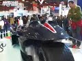 20Cup是一款對於Peugeot運動形象注入全新定義的概念車款，結合了駕駛樂趣及性能兩大面向，以三輪雙座的前衛設定打破汽車產業既定常規，給人耳目一新的科技感受，而它的出現也證明了Peugeot在LeMans系列賽事的傑出成績與努力。20Cup在車頭造型上與現行的207車系有著相同的貓科生物面貌，且車頭與車側也都備有高效率的空力導流設計，車尾則創新地採用類似重型機車般的懸吊結構。至於車體則採用與賽事規格相同的單體式碳纖維車架，為了良好的配重考量，引擎放置位置則有利於降低車身重心，加上車身大量使用輕量化材質打造，使車重可被控制在500kg以下。引擎動力搭載Peugeot與BMW合作開發的缸內直噴渦輪引擎，可輸出170hp的最大馬力，最大扭力達到24.5kgm，擁有1：2.94的極佳馬力重量比，變速系統則用上賽事等級的六速序列式手排變速箱，並可由方向盤上的同步換檔撥桿進行控制。多功能方向盤上更配備獨創的觸碰式操作顯示幕，無論方向盤角度如何改變，顯示幕仍可維持水平，以方便駕駛人判讀。