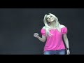 Annie Fredette qui interpr�te Moondance a capella