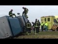Westerbroek - Vrachtwagen met frituurvet kantelt op A7