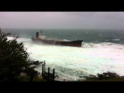 ship runs aground - The