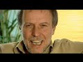 info@frangio.it - come smettere di fumare. lezione introduttiva al videocorso allegato al libro Questo video è dedicati a coloro che, come me, sono rimasti imbrigliati nel vizio del fumo per moltissimi anni. Questo lavoro è stato concepito da ex-fumatori, e mira ad essere una guida positiva su come liberarsi dal fumo. Quasi sempre, quando parliamo del nostro vizio, lo facciamo con animo perdente fin dall'inizio. Al contrario, è importante che colui che decide di 