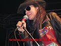 Siyah elbisen ile benim kara sevdamsın. Ha uşaklar ha.  http://www.youtube.com/watch?v=Pa_j0QvztUQ