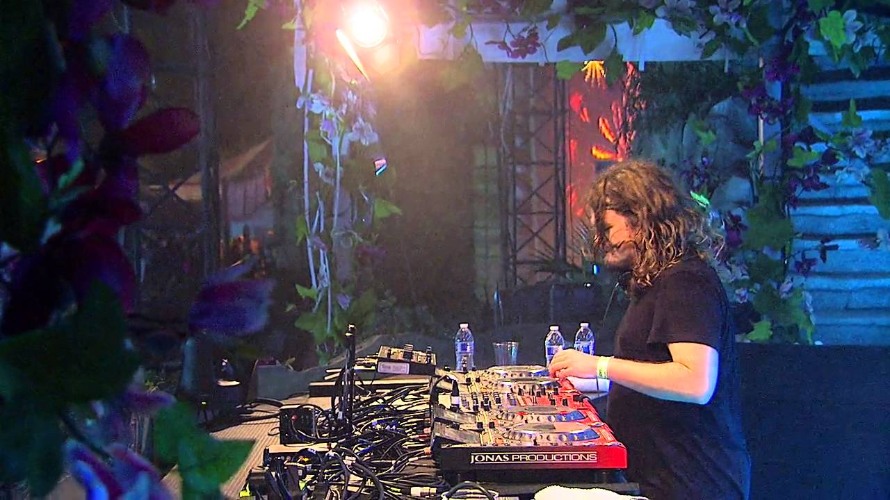 Tommy Trash - Live @ TomorrowWorld 2014