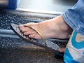 Candid Asian feet dangle Candid Asian feet dangle