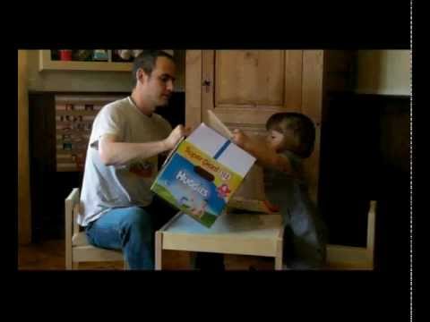 pecs - Gabrielle est une petite fille en cours de diagnostic d'autisme. Sur cette vidéo, elle a 2 ans et 2 mois. On y voit ses progrès grâce à la méthode PECS ainsi...
