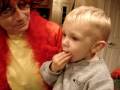 videos de Zane after his halloween trip around the neighborhood.