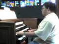 Tocando orgão na Igreja Santa Luzia em POA