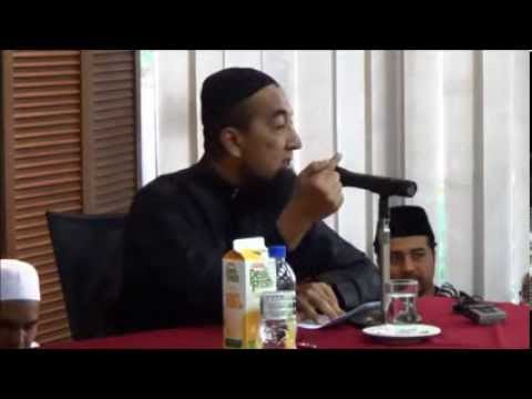*ustaz - Ustaz Azhar Idrus bersma kakitangan di surau AMBANK dalam muzkarah soalan-soalan agama yang di bentang .