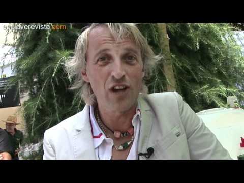 Jes�s Calleja, en el Everest con 28 libros