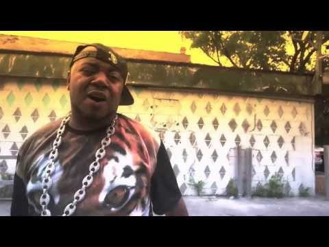 Mobb - Bop Kings Sicko Mobb recruit the Legend himself Twista, to jump on their 1st single