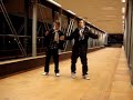 Adam och Simon dansar s�nder v�ster�s central
