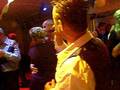Roy zingt op verjaardagsfeestje van Nel Veerkamp